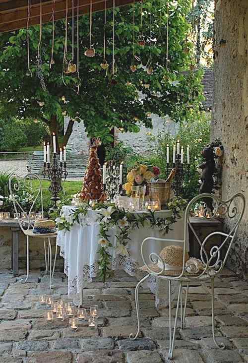 ambiente romántico en el jardín