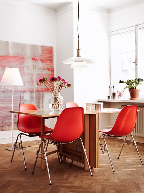 decoración en madera y rojo para el comedor