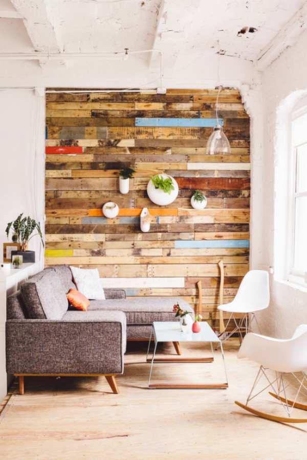 muros decorados con maderas recicladas
