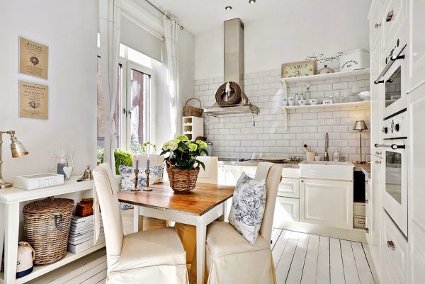 shabby chic en una cocina con office